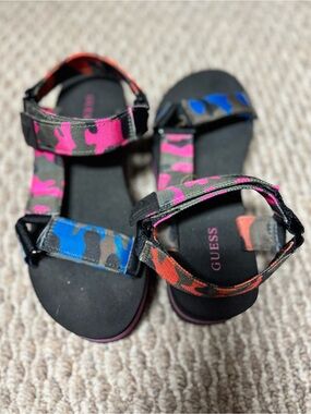 Y2K GUESS Platform Sandals